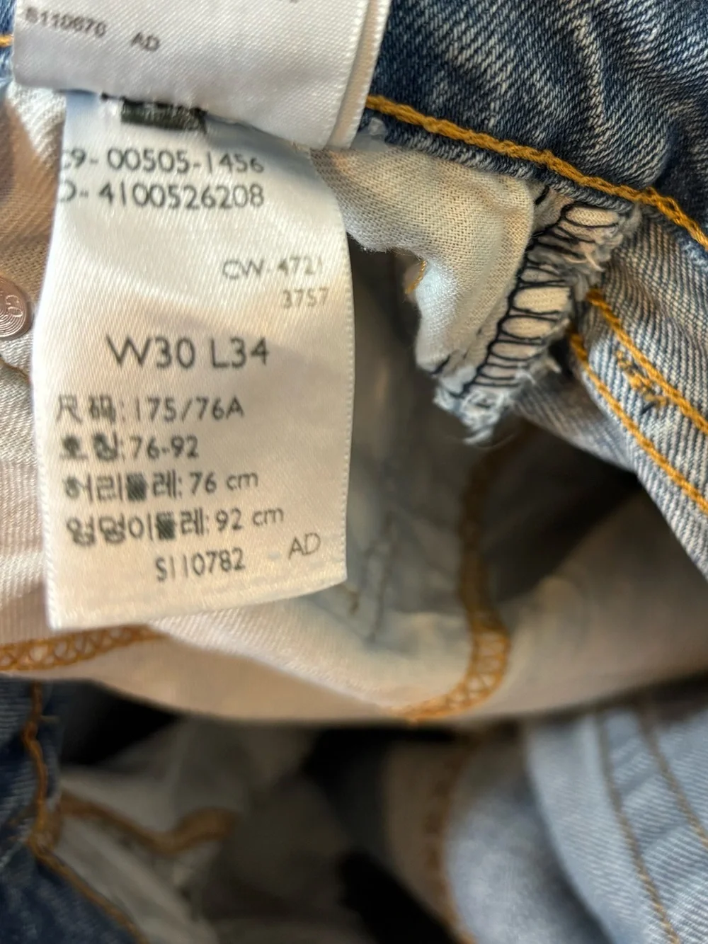 Levi's Classic Straight Jeans in Medium Blue